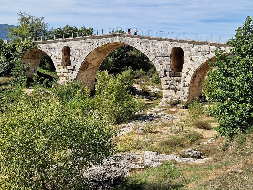 Pont Julien